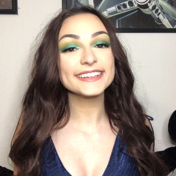 Meet your Posher, Audrey - Picture 4 of 4